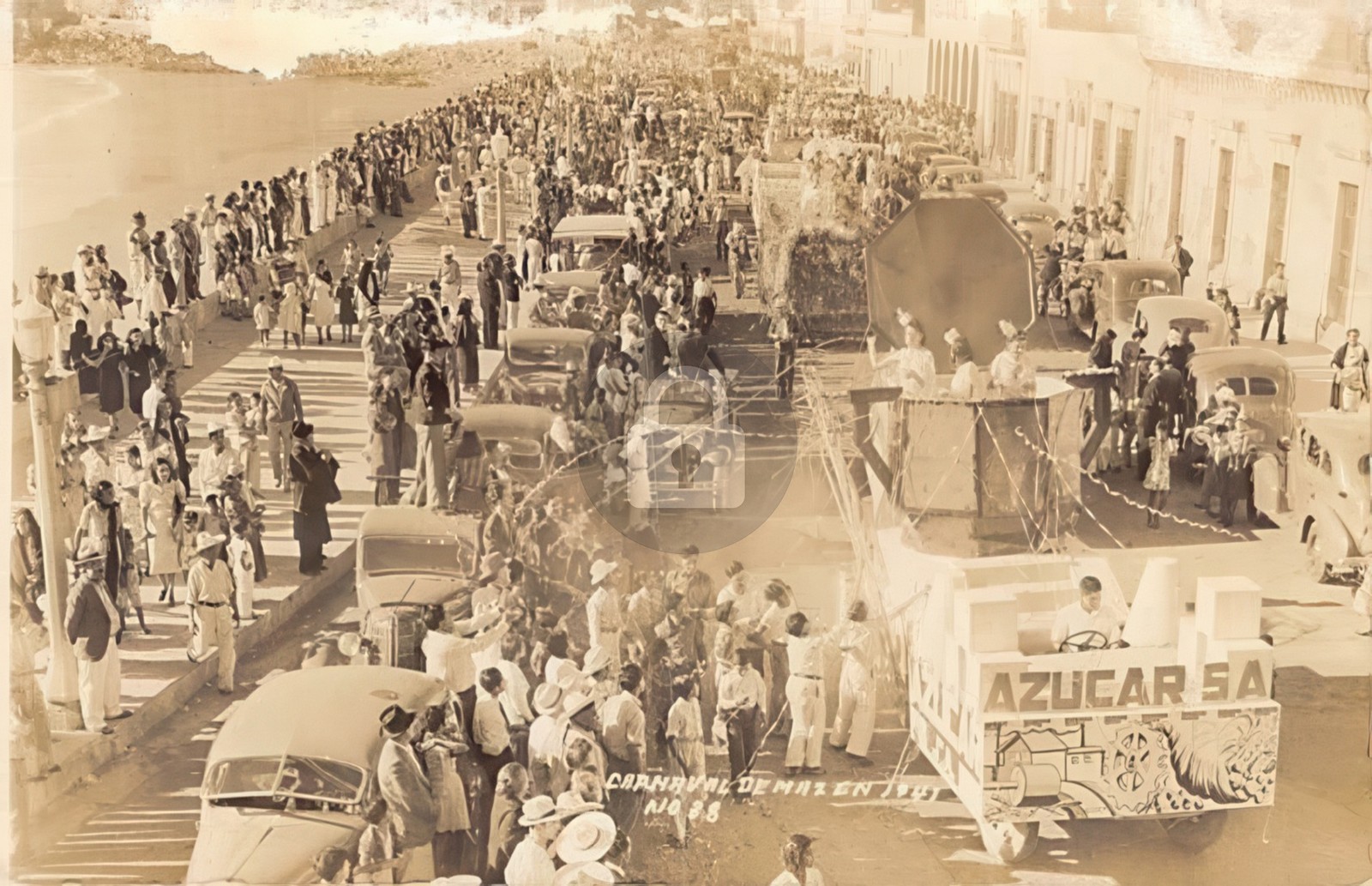 MX: Carnaval Parade & Crowds in Mazatlán MEXICO 1941 RPPC Photo Postcard COPY MX: Carnaval Parade & Crowds in Mazatlán MEXICO 1941 RPPC Photo Postcard COPY