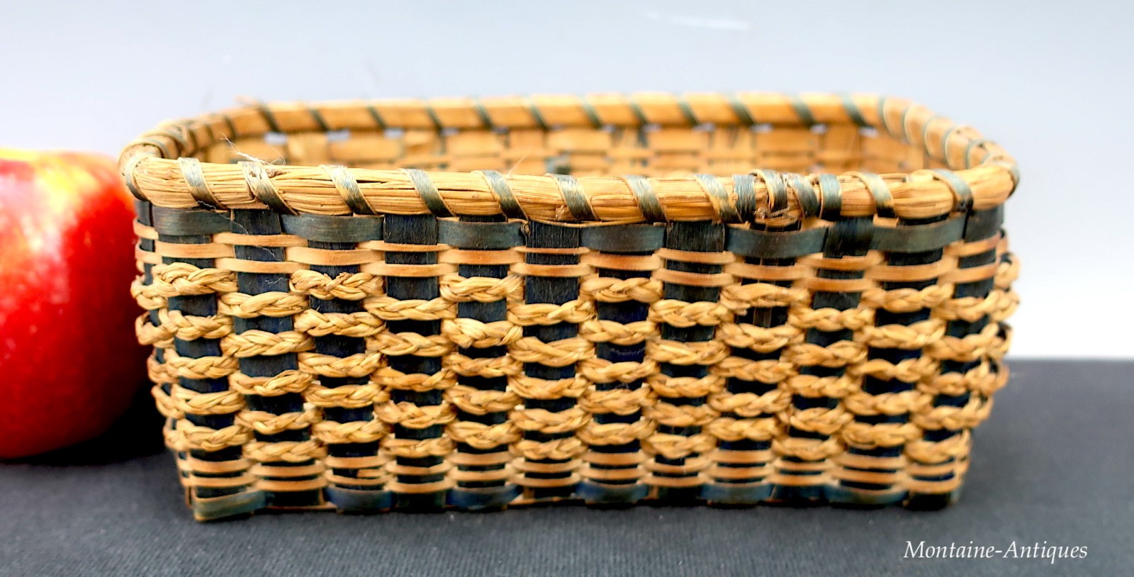 Small Artistic Old American Basket 1900s
