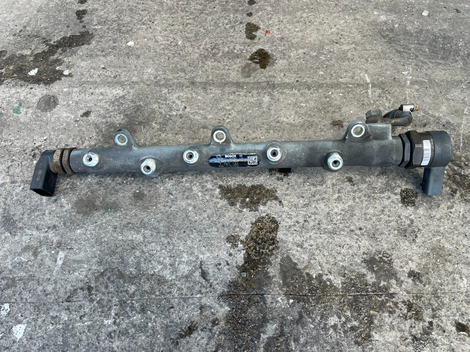 BMW M47 118d 120d 318d 320d COMMON RAIL FUEL RAIL 7787164 0445214030 BOSCH