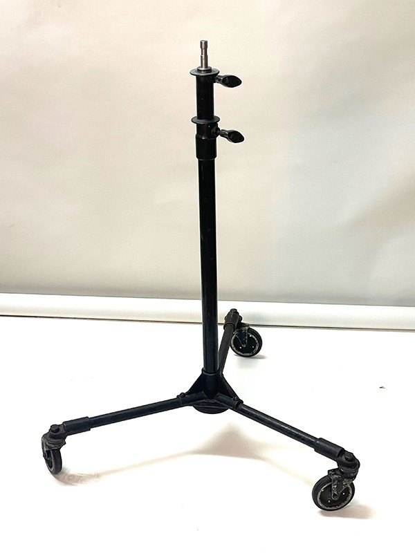 Vintage Mole-Richardson Heavy Duty Rolling Studio Light Stand Vintage Mole-Richardson Heavy Duty Rolling Studio Light Stand