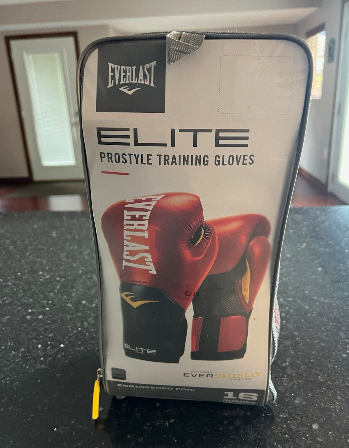 Everlast Elite ProStyle Training Boxing Gloves 16 oz Red/Black Adult Unisex Everlast Elite ProStyle Training Boxing Gloves 16 oz Red/Black Adult Unisex