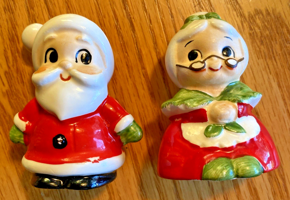 Vintage Lefton Santa & Mrs Claus Ceramic Salt & Pepper Shakers Japan Christmas