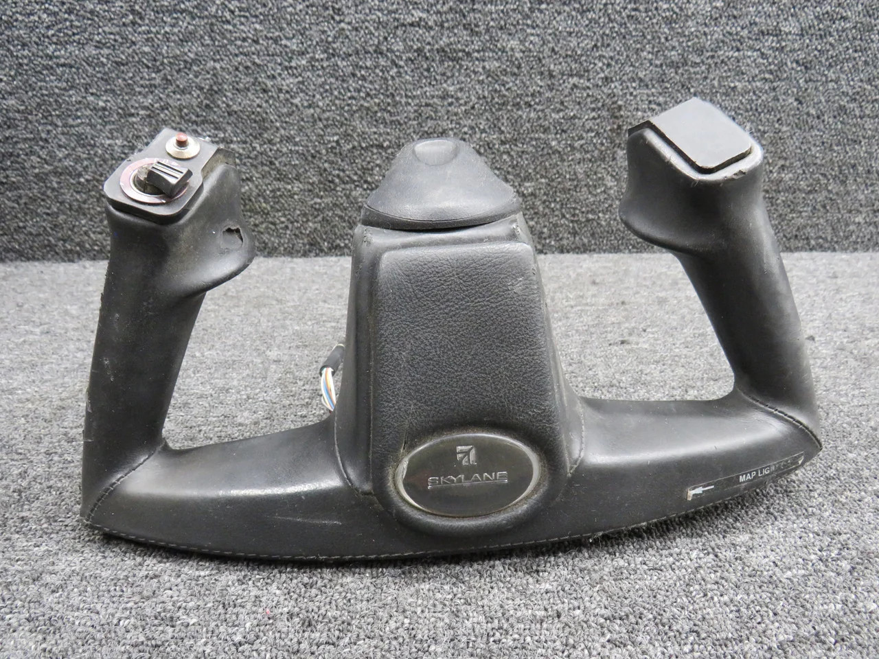 0760151-1 (Use: 1560023-3) Cessna 182S Control Wheel Assembly with Switches