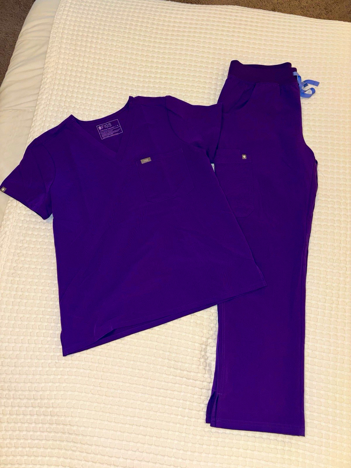 FIGS Purple Solid Knit Scrub Set V-Neck Top & Regular style Pants Size M