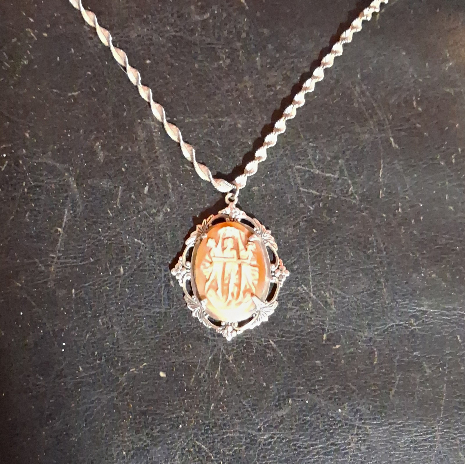 Vintage Real Shell Camio. 925. Chain 925. Perfect Condition.