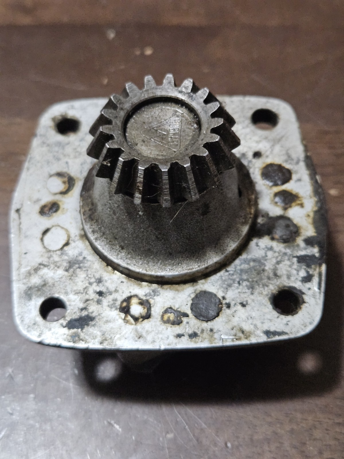 CONTINENTAL O-200 VACUUM PUMP ADAPTER WITH GEAR