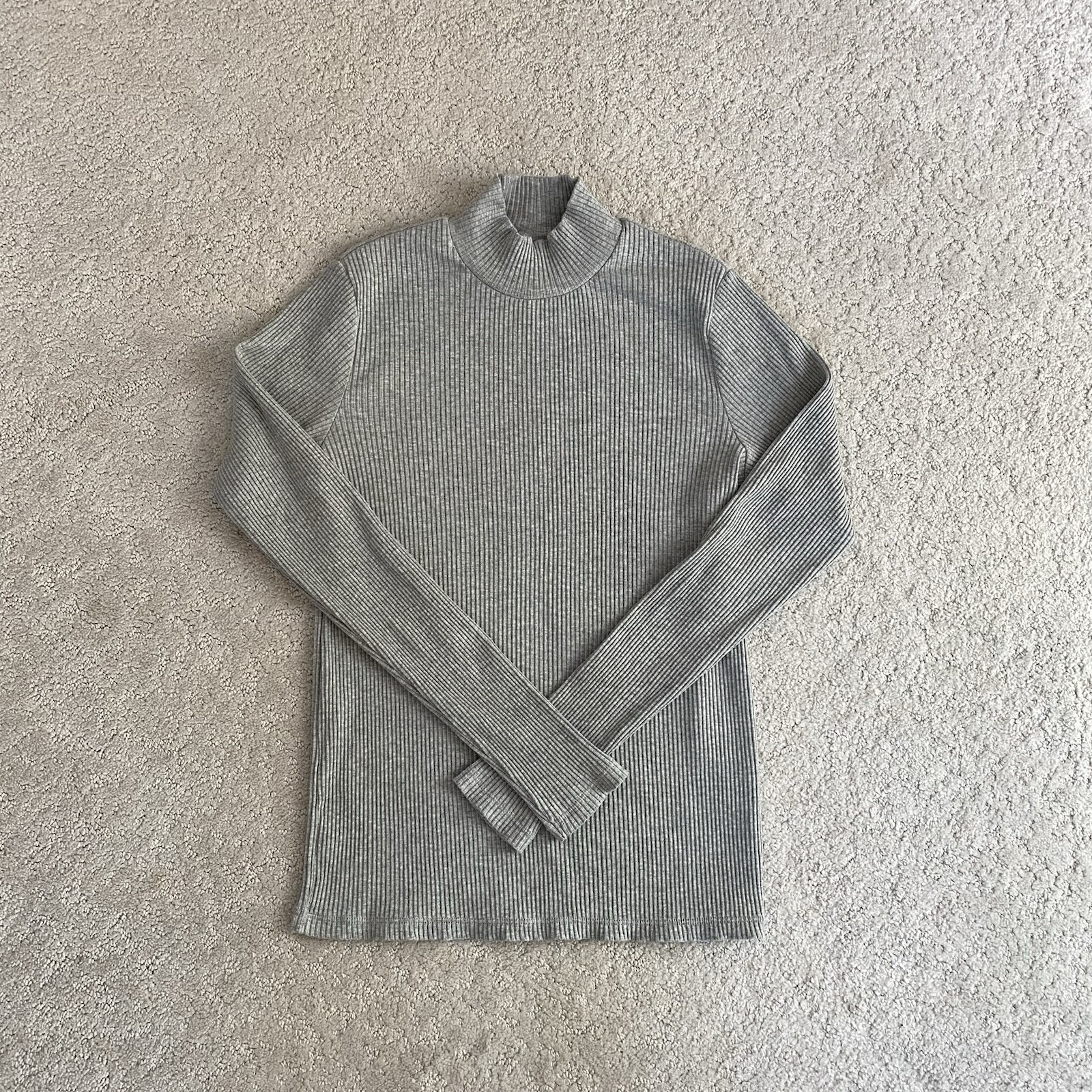 Uniqlo Knit Long Sleeve Women’s Small Utility Layering Minimalist Dark Academia Uniqlo Knit Long Sleeve Women’s Small Utility Layering Minimalist Dark Academia
