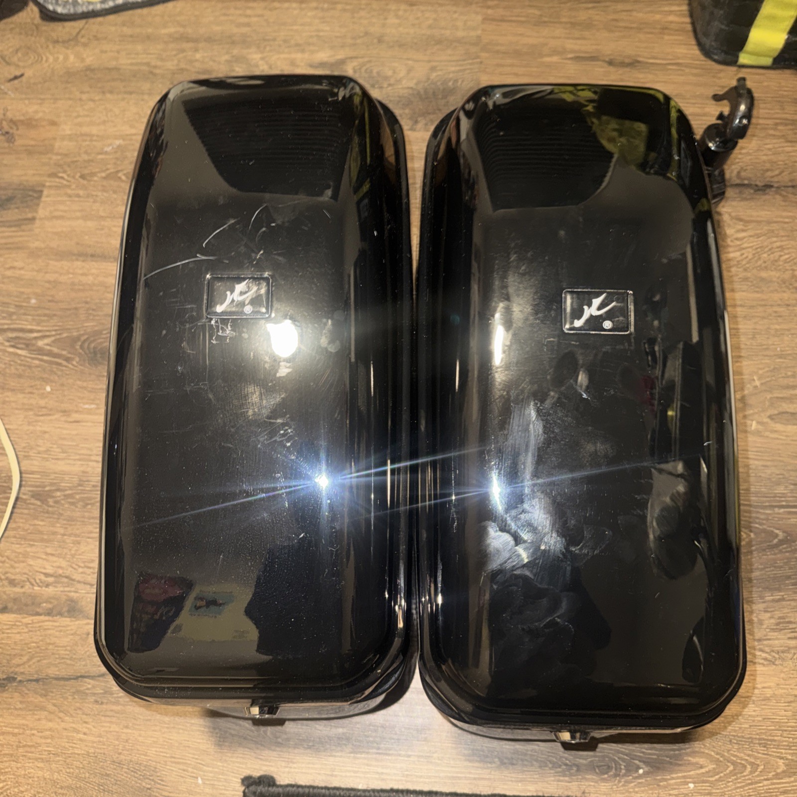 Motorcycle Hard Saddlebags + Mounting Kit For Harley Motorcycle Hard Saddlebags + Mounting Kit For Harley