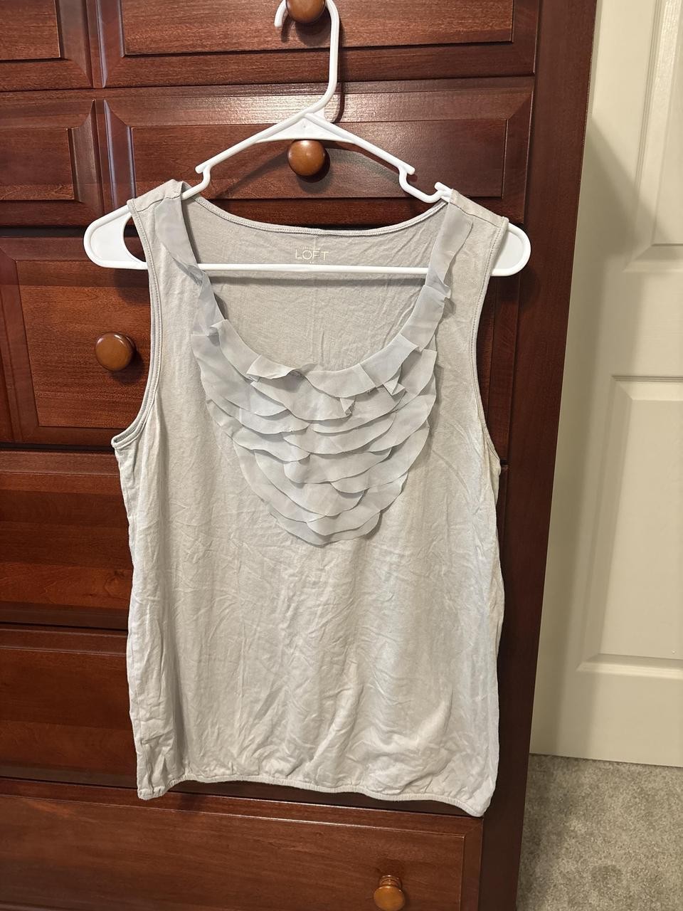 Ann Taylor LOFT Light Gray Sleeveless Ruffle Detail Tank Top Medium