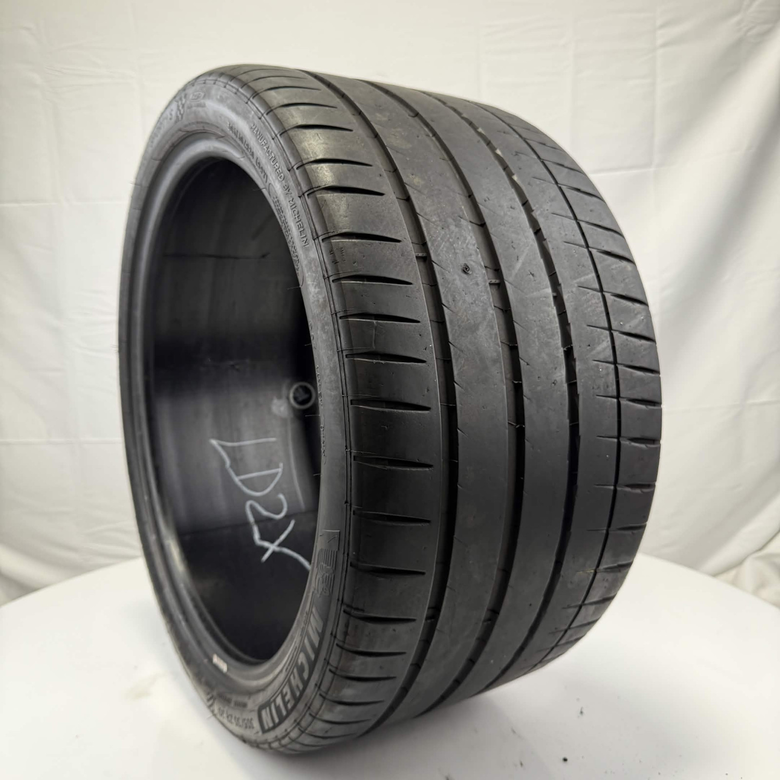 Used 305/30ZR20 Michelin Pilot Sport 4 S ZP 99Y 7.5/32 (DOT 23) Used 305/30ZR20 Michelin Pilot Sport 4 S ZP 99Y 7.5/32 (DOT 23)