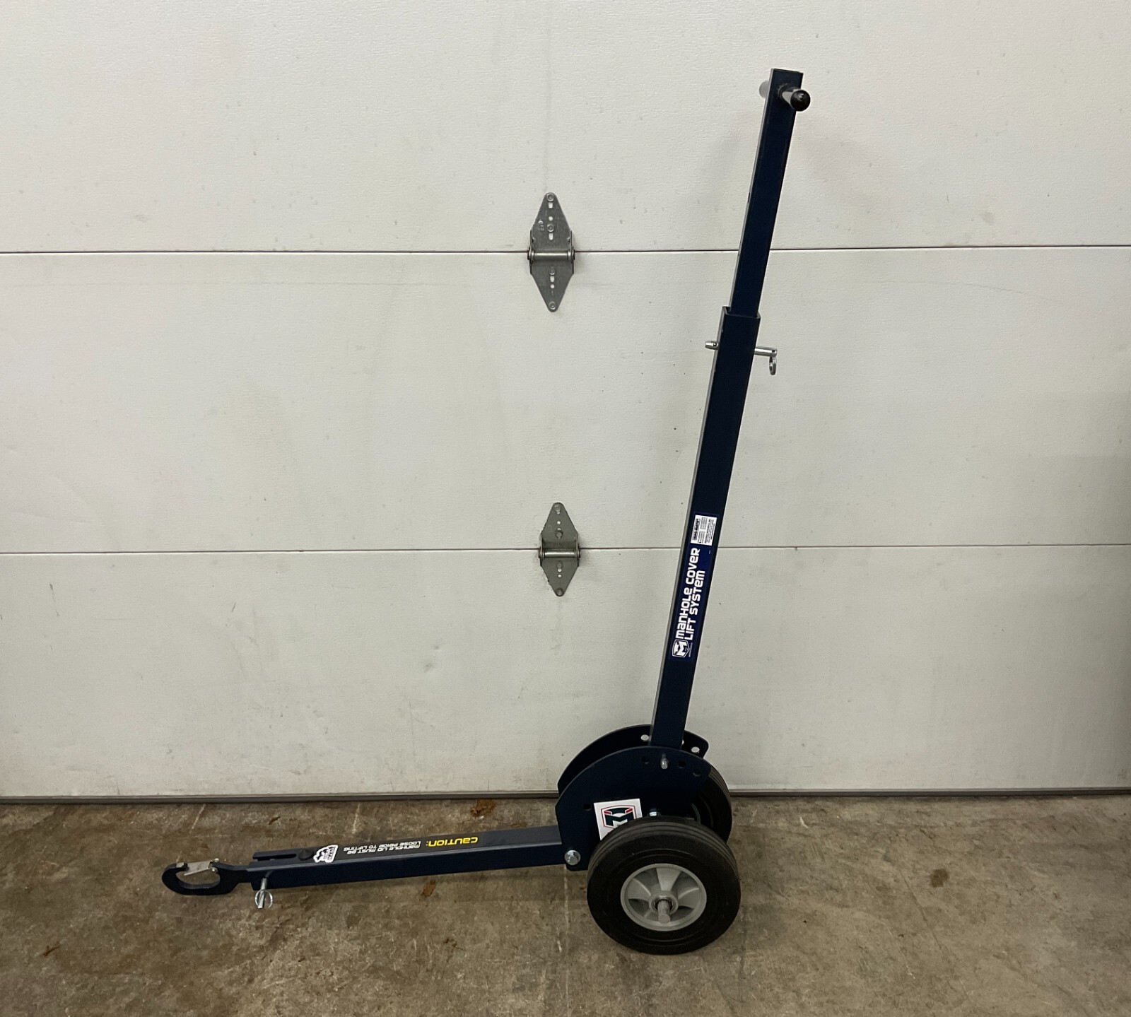 Mag-Mate Mcl2000w06 Manhole Cover Lift Dolly,Steel Mag-Mate Mcl2000w06 Manhole Cover Lift Dolly,Steel