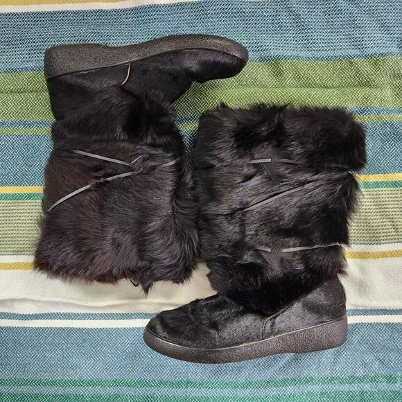 vintage 90s Black real fur boots with a chunky sole boots
