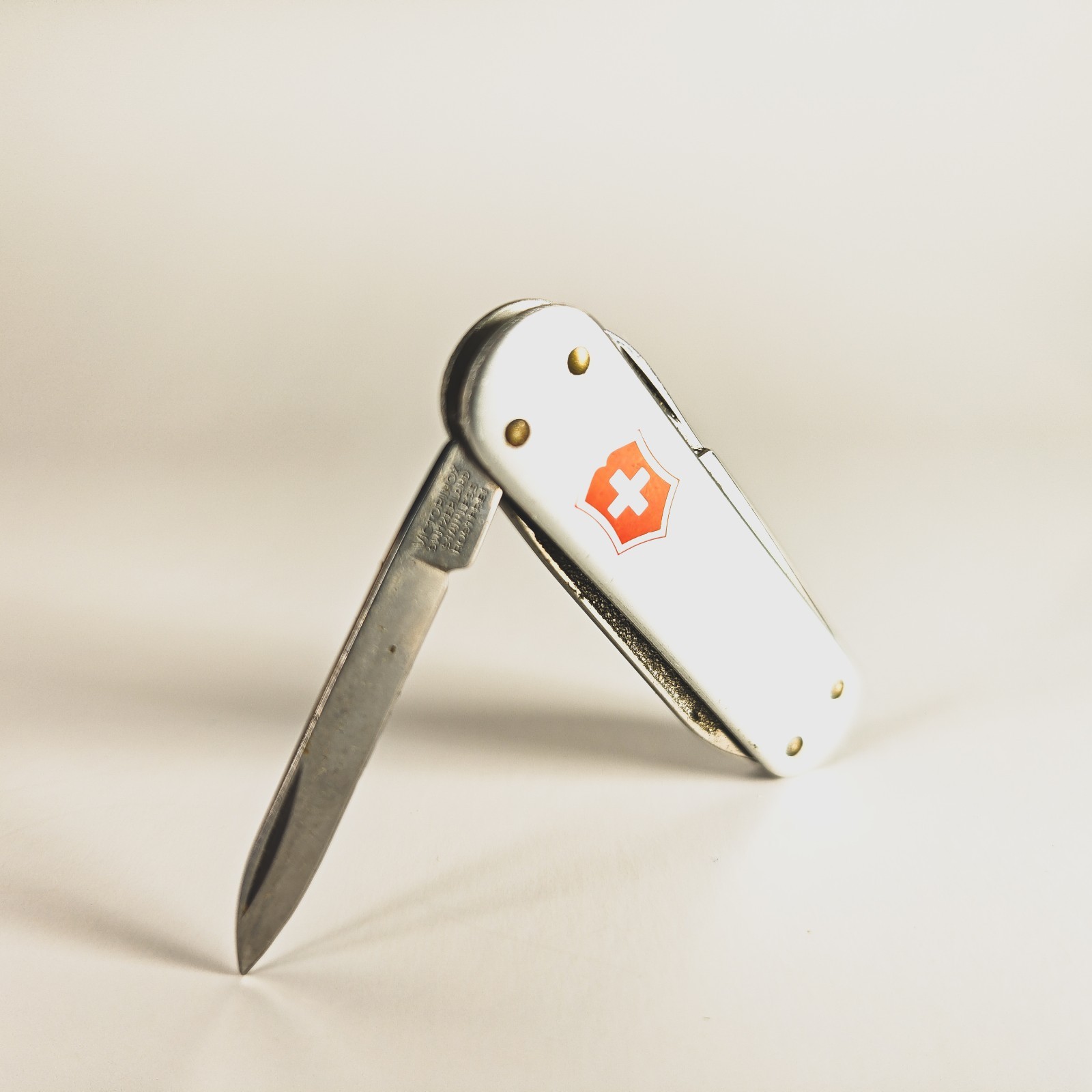 Victorinox Swiss Army Knife Berry Silver Smooth Alox 58mm Classic