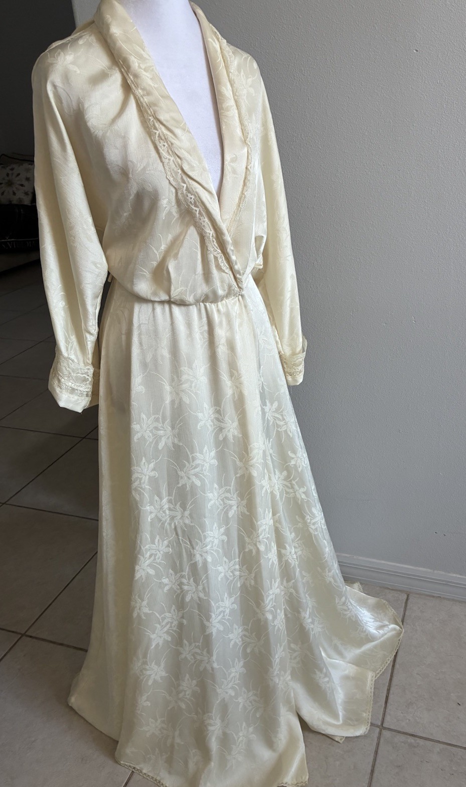 VTG Miss Dior Cream Floral Jacquard Wrap Robe Lace Trim Hollywood Glam TALL M