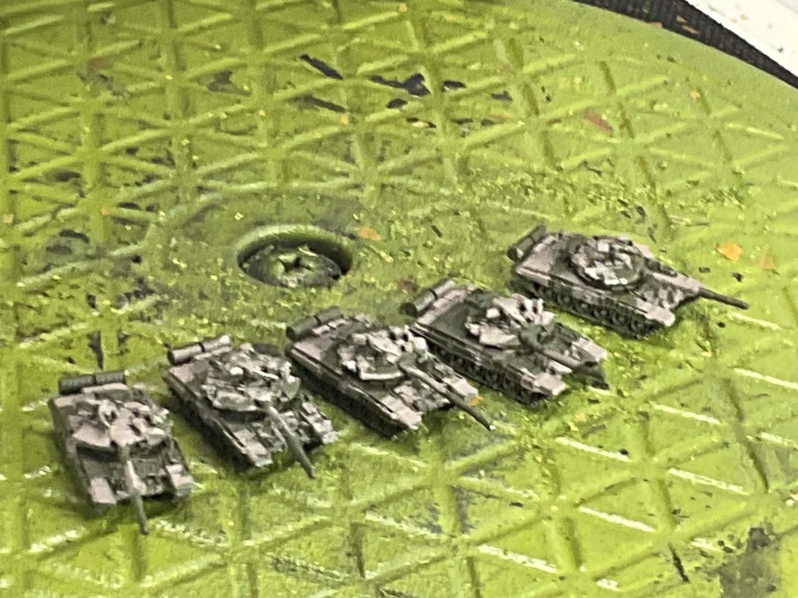1/285 or 6mm GHQ Painted Ukranian T-84 (5) Camouflaged