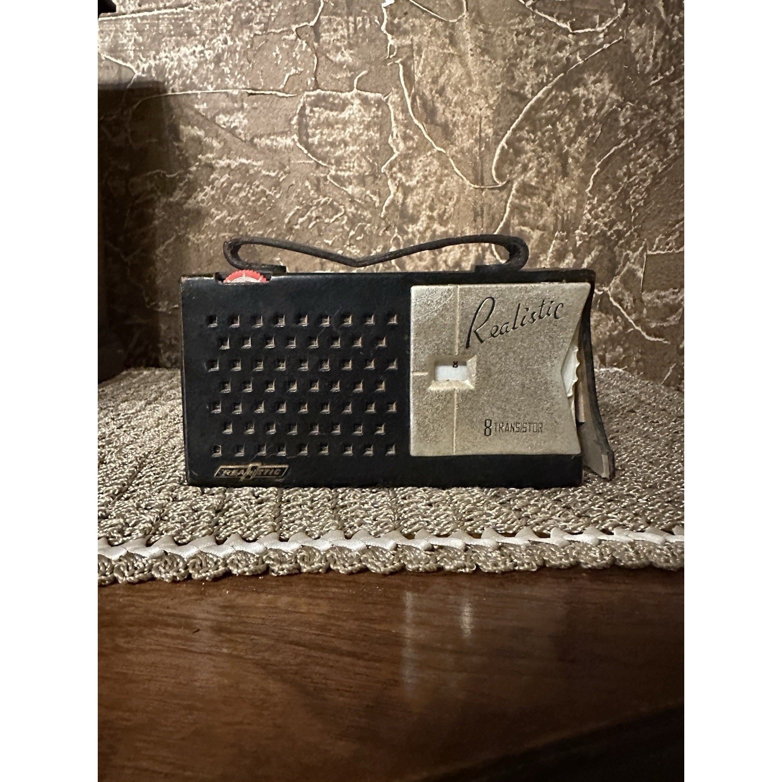 Vintage REalistic 90L696 8 Transistor AM Radio Leather Japan Powers On Static