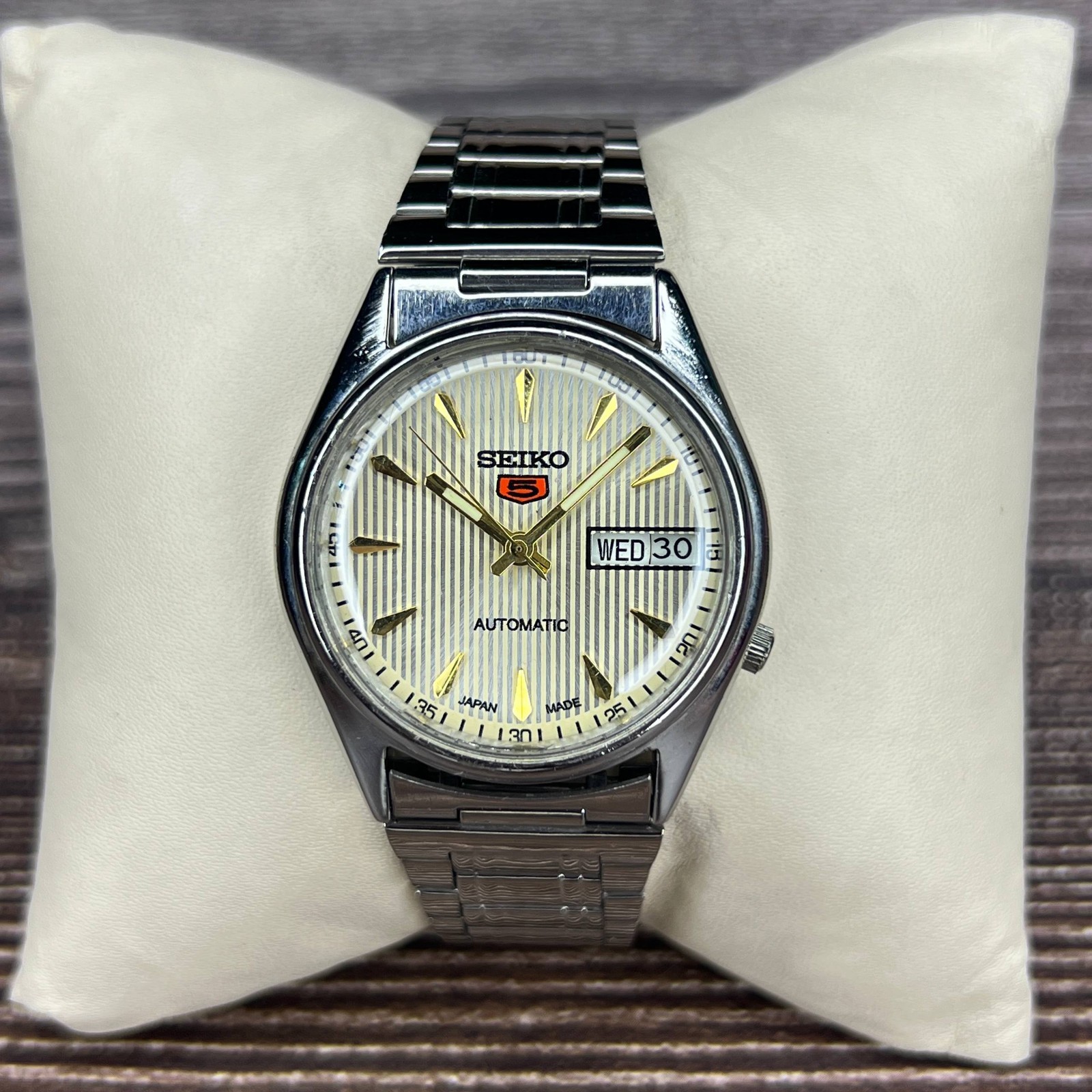 Vintage Seiko 5 Automatic, Cream Dial,Day Date, Refurbished Running condition