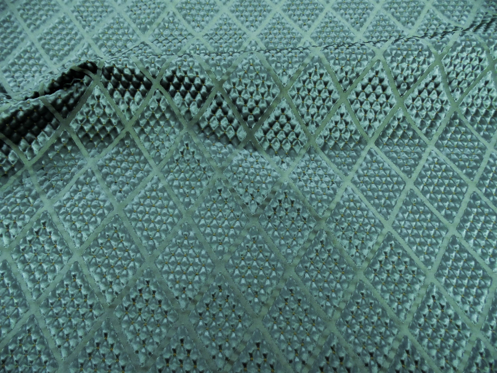 Fabric Robert Allen Beacon Hill Romandie Tourmaline Silk Matelasse Diamond JJ25 Fabric Robert Allen Beacon Hill Romandie Tourmaline Silk Matelasse Diamond JJ25