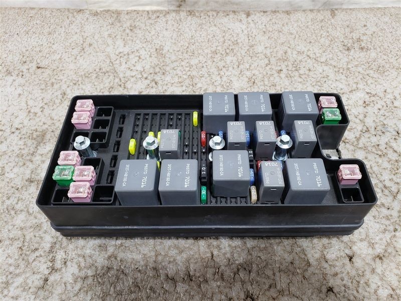 2005-2006 Ford Mustang Fuse Box Engine Assembly OEM USED