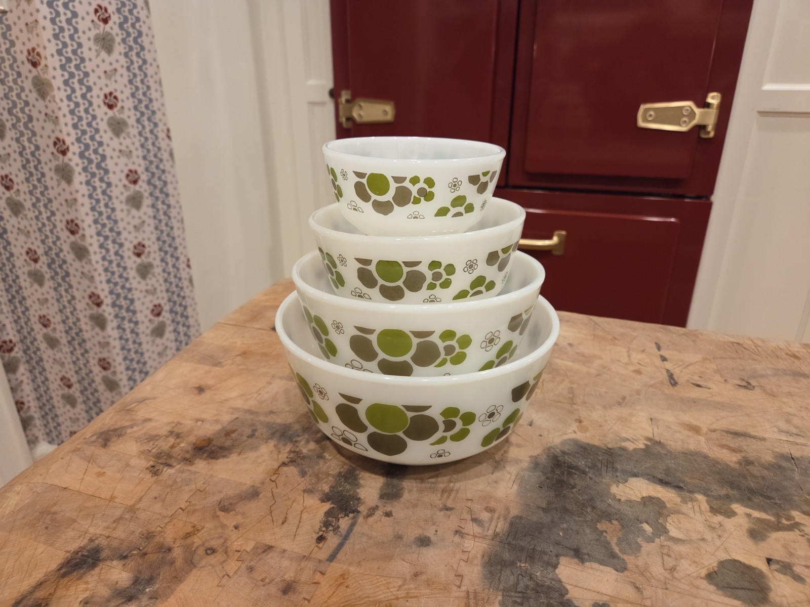 VTG AH Fire King Springtime Mod Green Flower MCM Milk Glass Bowls 4 Set Mixing