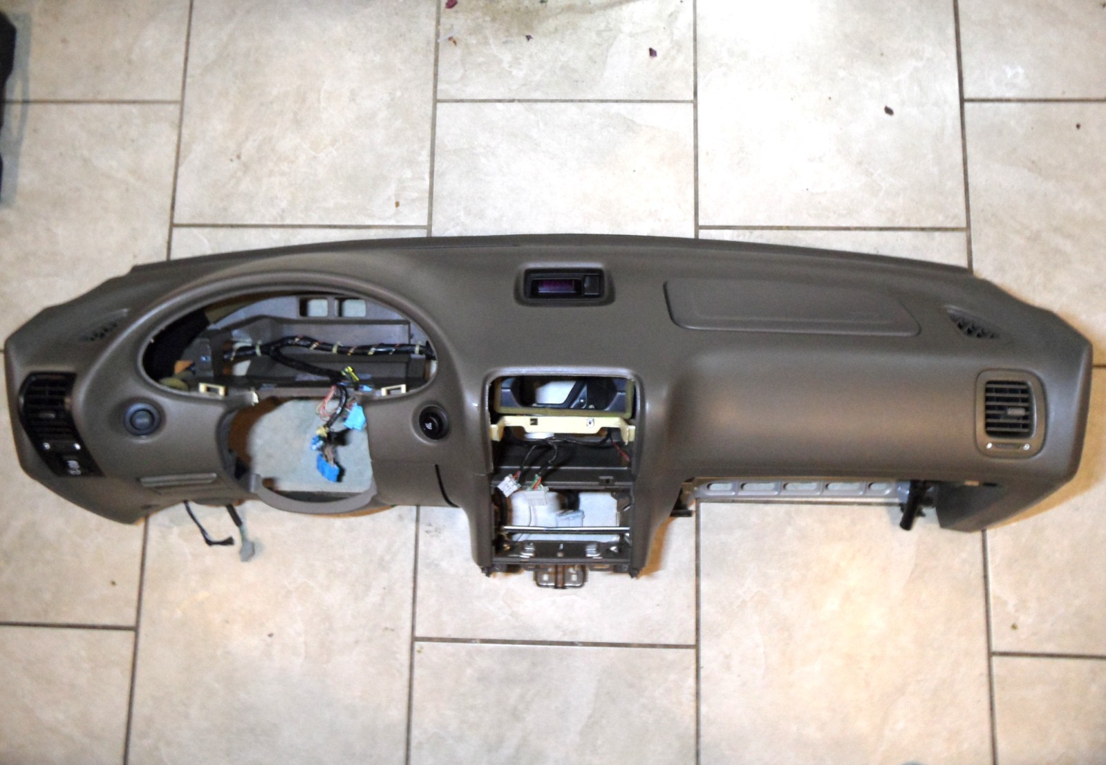 94 95 96 97 98 99 2001  ACURA INTEGRA - DASHBOARD COMPLETE DASH PANEL BEIGE