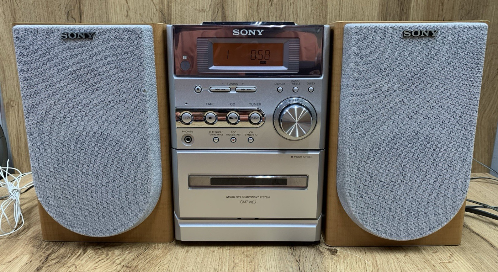 Sony CMT-NE3 CD/FM Stereo System w/Speakers Working No Remote Sony CMT-NE3 CD/FM Stereo System w/Speakers Working No Remote