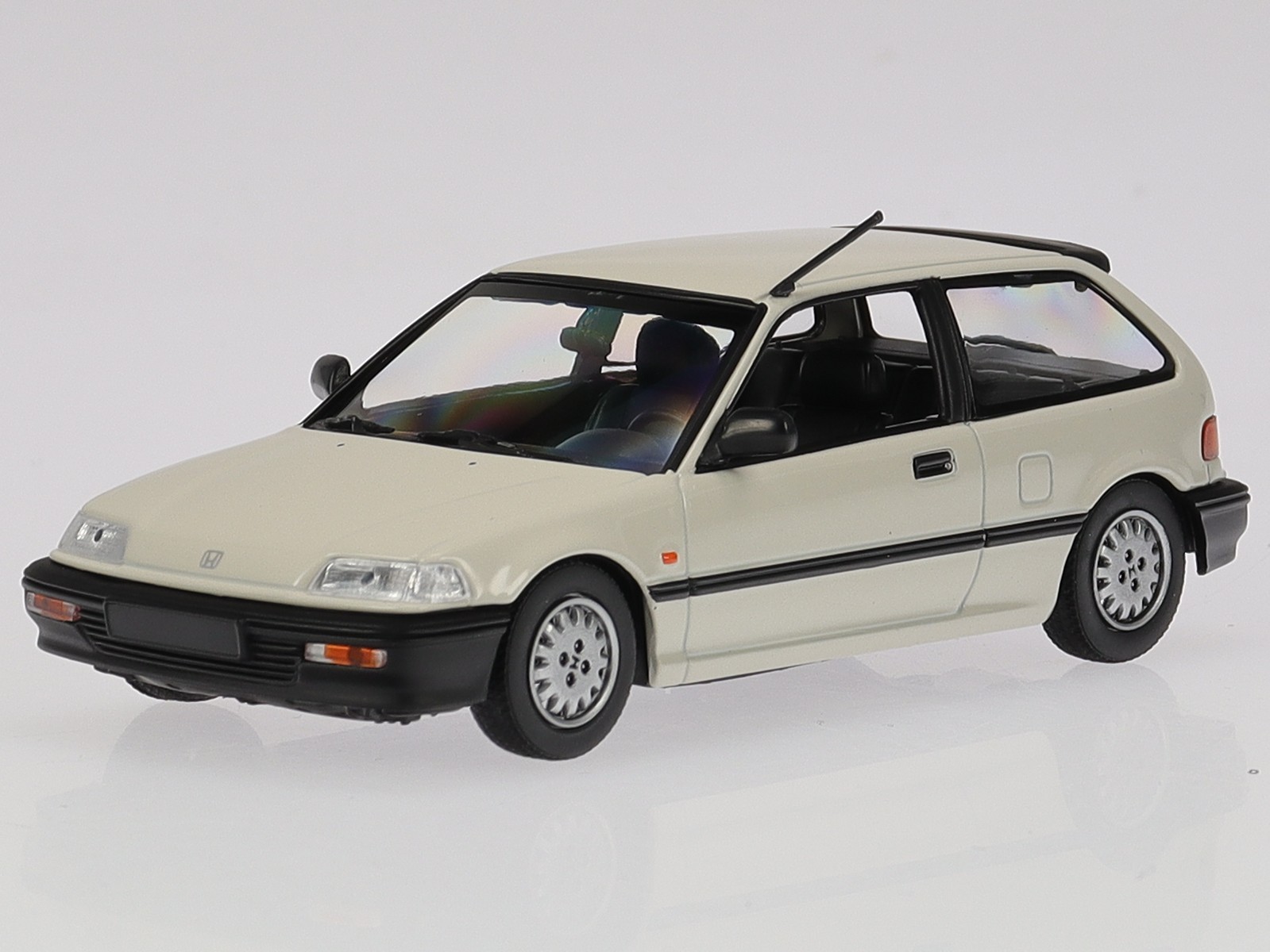 Honda Civic 1990 white diecast modelcar 940161500 Maxichamps 1:43