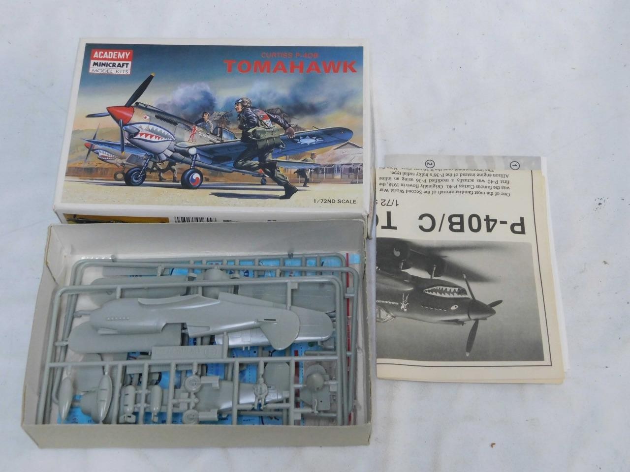 1/72 Academy Minicraft WWII Curtiss P-40B Tomahawk Plastic Model Kit Complete