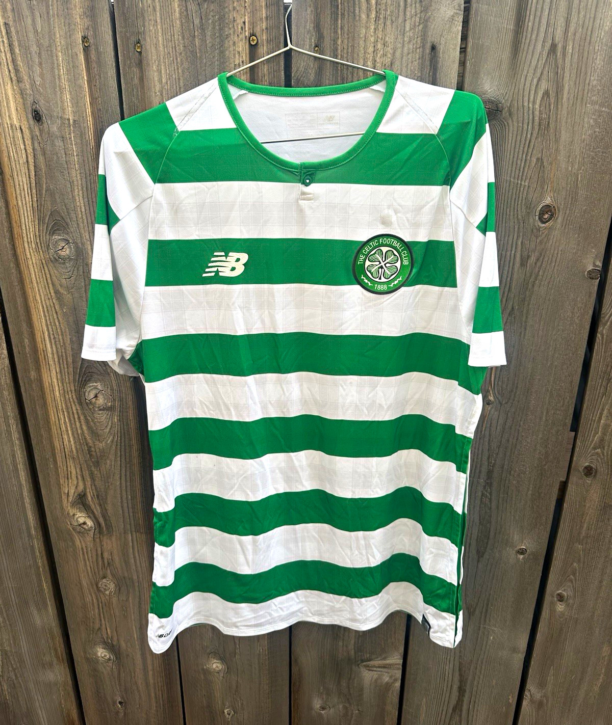 New Balance Celtic FC Soccer Jersey Green White Hoops Striped Size XL New Balance Celtic FC Soccer Jersey Green White Hoops Striped Size XL
