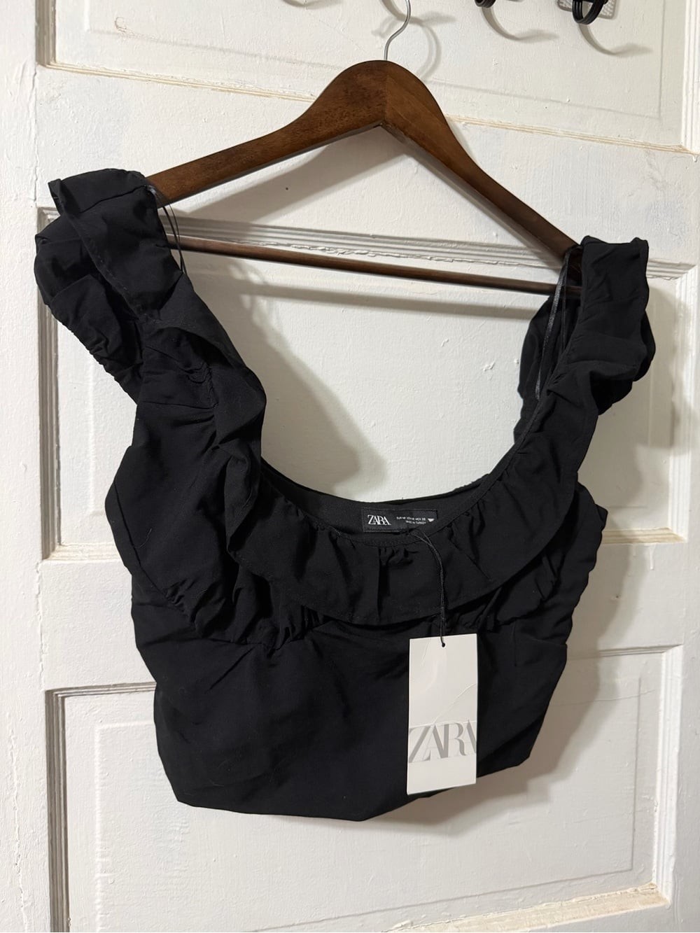 NWT Zara Flowing Off Shoulder Cropped Top Black Medium NWT Zara Flowing Off Shoulder Cropped Top Black Medium