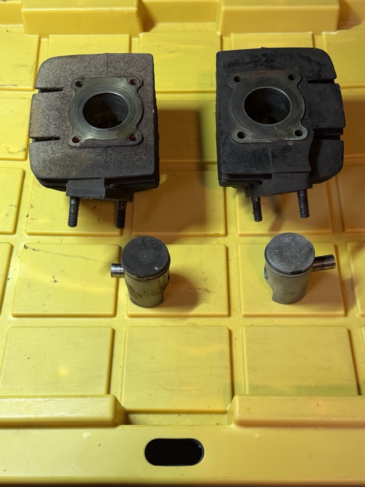 1972 Yamaha LS2 100 Cylinder Set Cylinders Top End Pistons Twin 100 1972 Yamaha LS2 100 Cylinder Set Cylinders Top End Pistons Twin 100