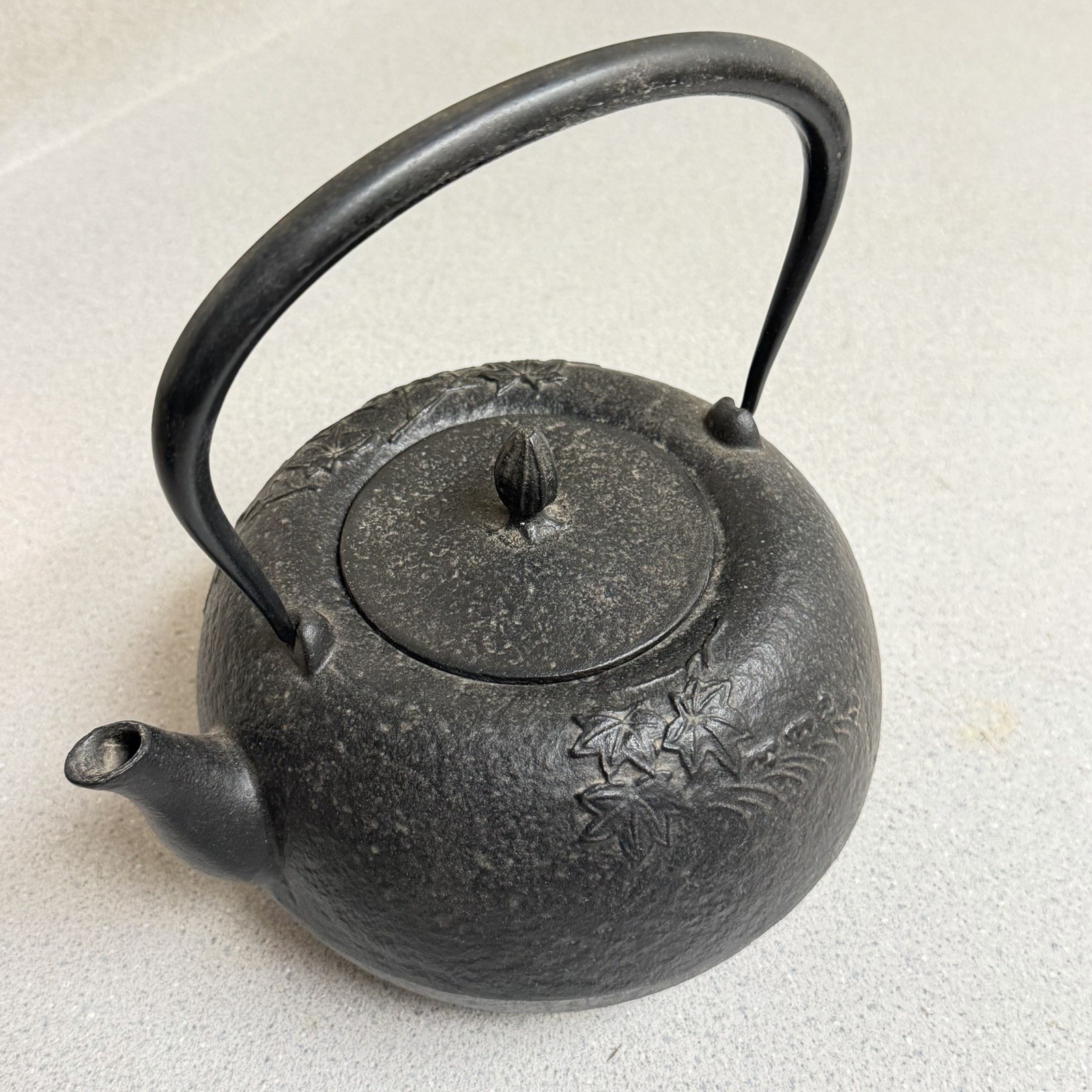 Vintage Japanese Ikenaga Nambu Cast Iron Tea Pot Kettle Maple Leaf Pattern