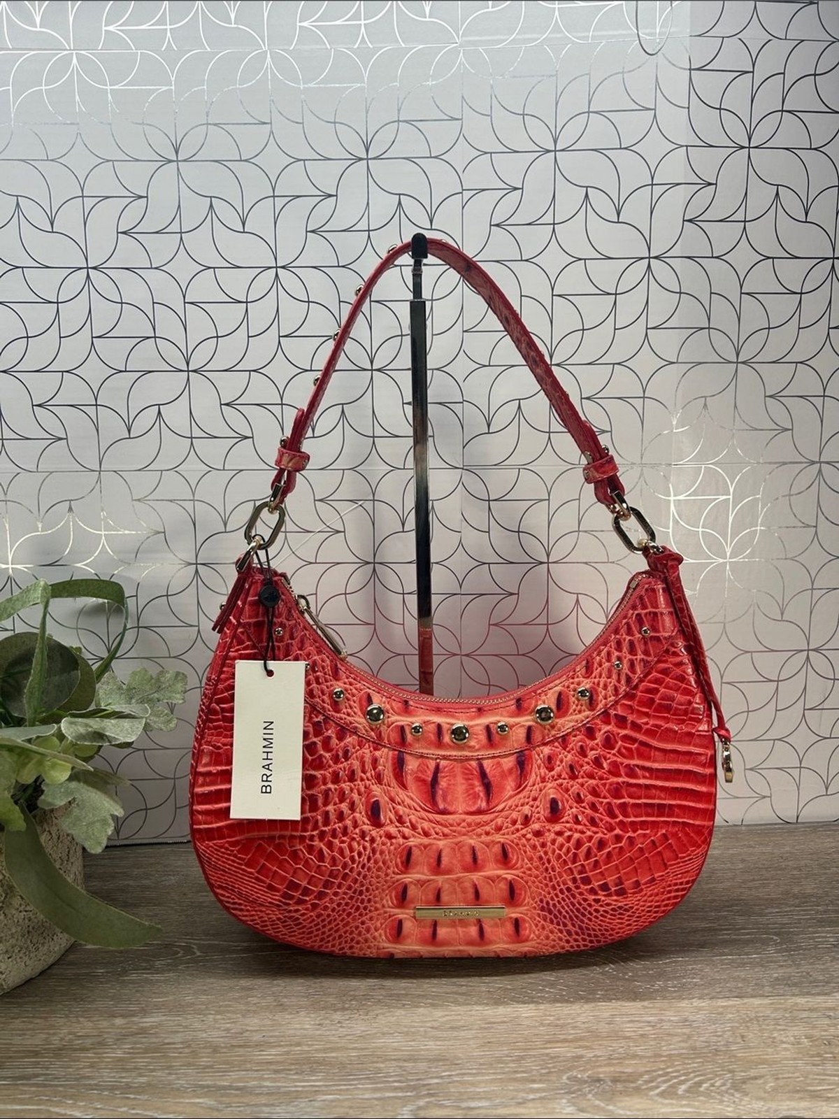 1144 NWT Brahmin Small Bekkah Shoulder Bag in the Red Cayenne Taos 891144 1144 NWT Brahmin Small Bekkah Shoulder Bag in the Red Cayenne Taos 891144