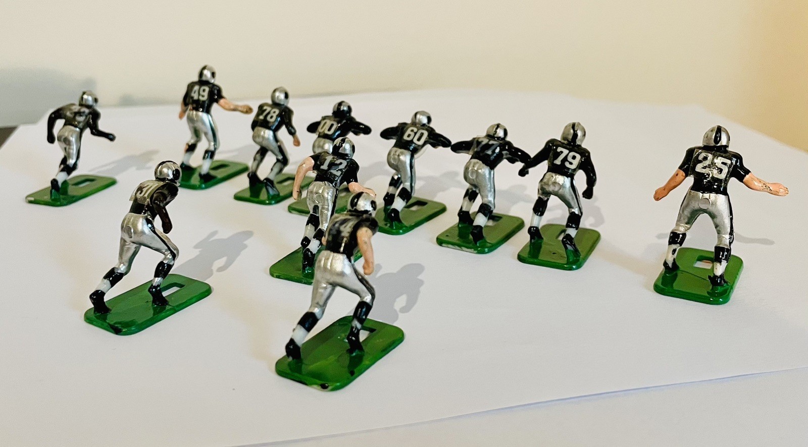 LOT OF 11 VINTAGE 70’s NFL OAKLAND RAIDERS TUDOR ELECTRIC FOOTBALL PLAYERS