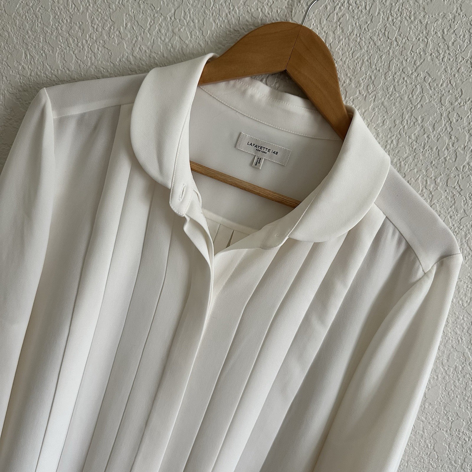 Lafayette 148 New York Athena Blouse Pleated Cream Button Shirt Women’s Large Lafayette 148 New York Athena Blouse Pleated Cream Button Shirt Women’s Large