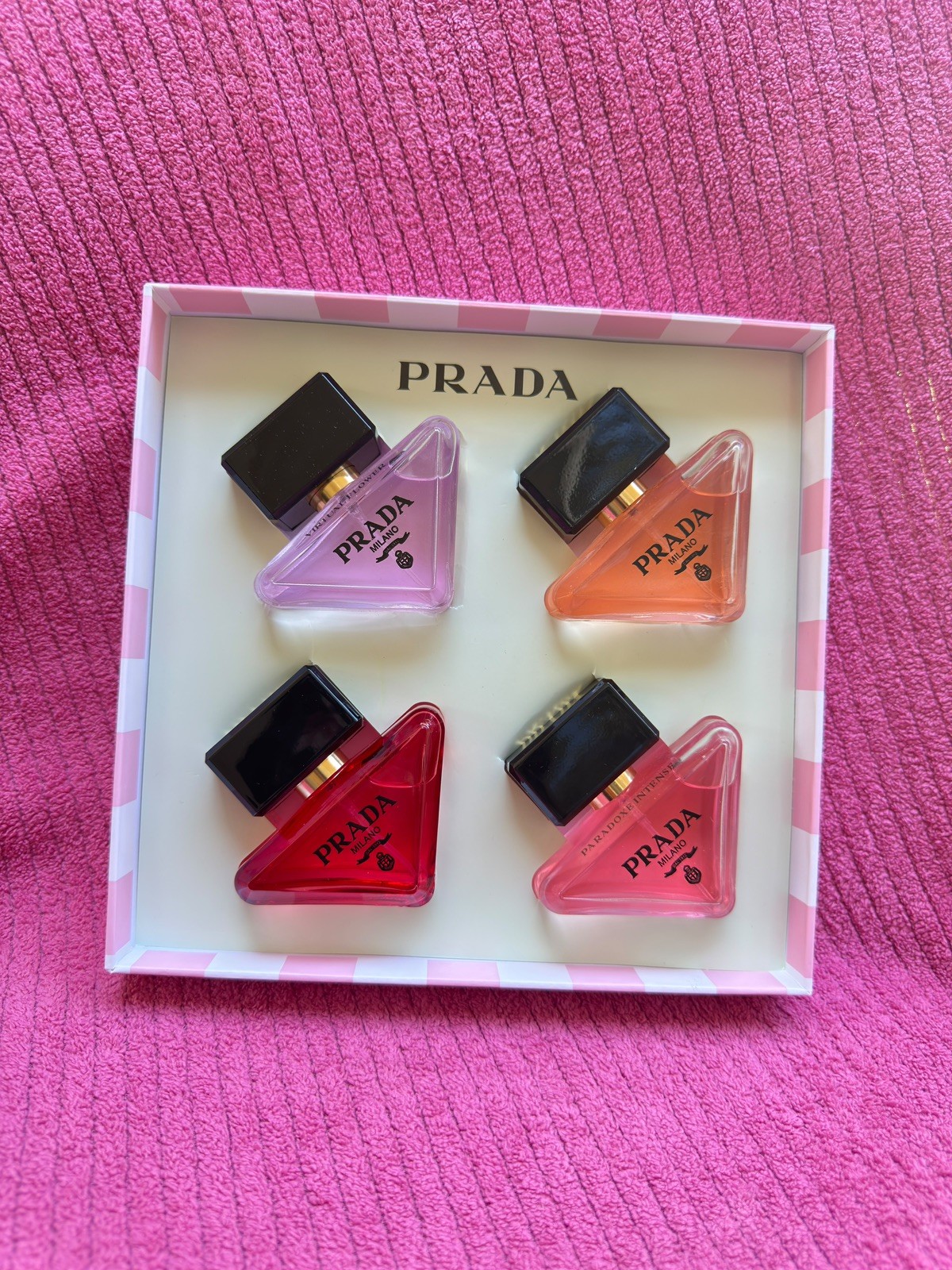 PRADA Paradoxe Eau de Parfum Spray Set Regular Size 4x1.0 fl oz Floral PRADA Paradoxe Eau de Parfum Spray Set Regular Size 4x1.0 fl oz Floral