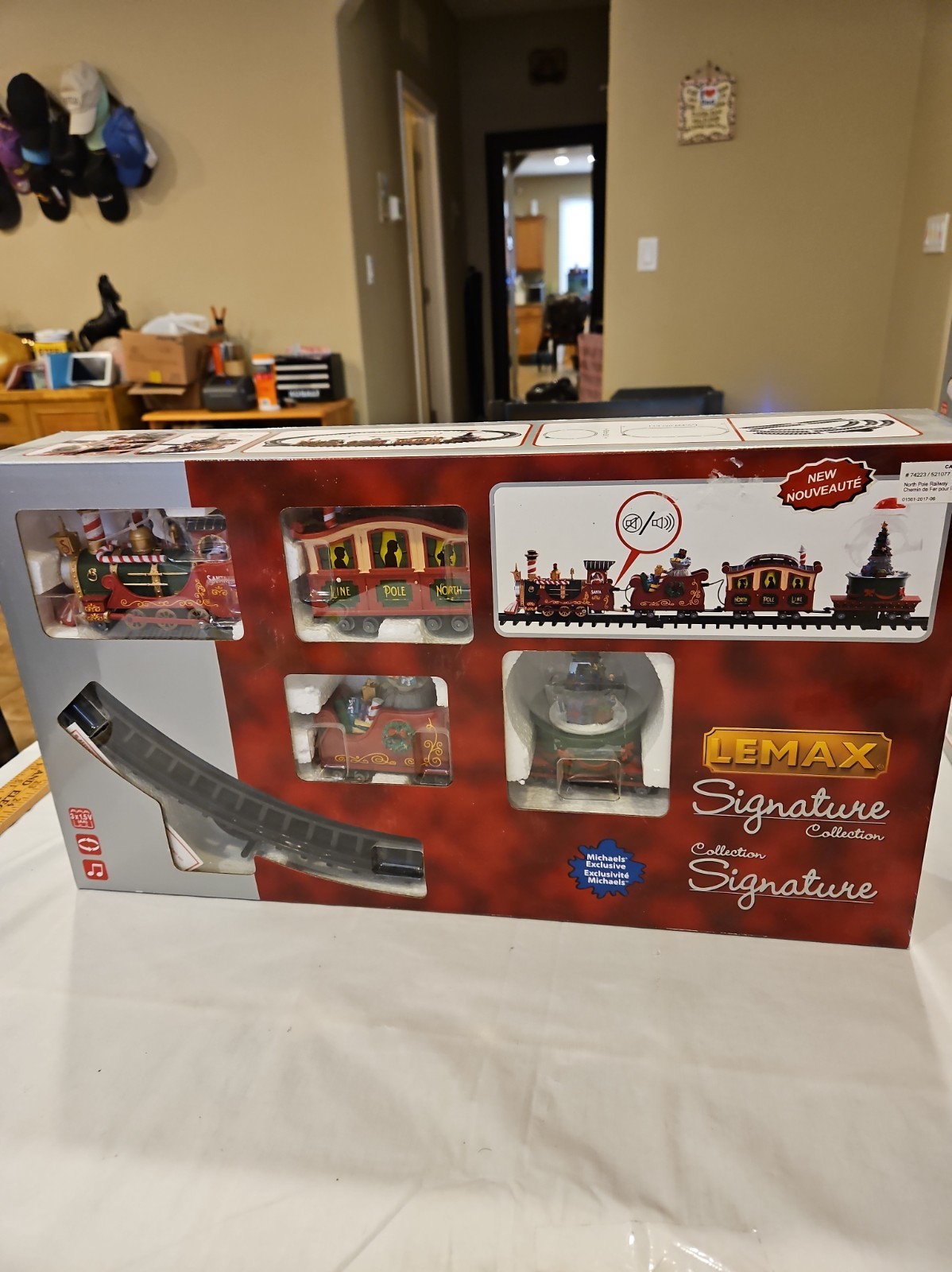 LEMAX North Pole Railway -Train Set- Holiday Village Animated & Musical NEW