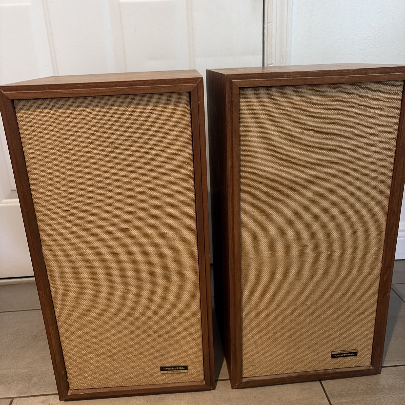 Radio Shack Realistic Optimus 1 Speaker (Set Of 2) Vintage Japan 8OHMS wooden