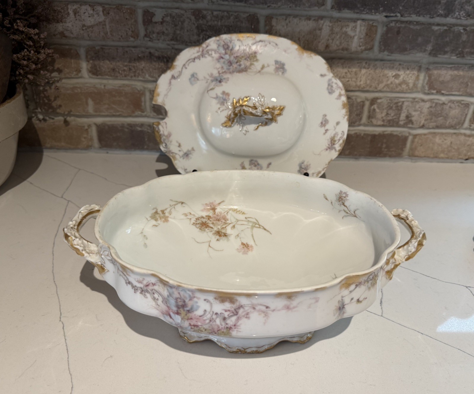Vintage Haviland Limoges Porcelain Dainty Flower Covered Oval Casserole Vintage Haviland Limoges Porcelain Dainty Flower Covered Oval Casserole