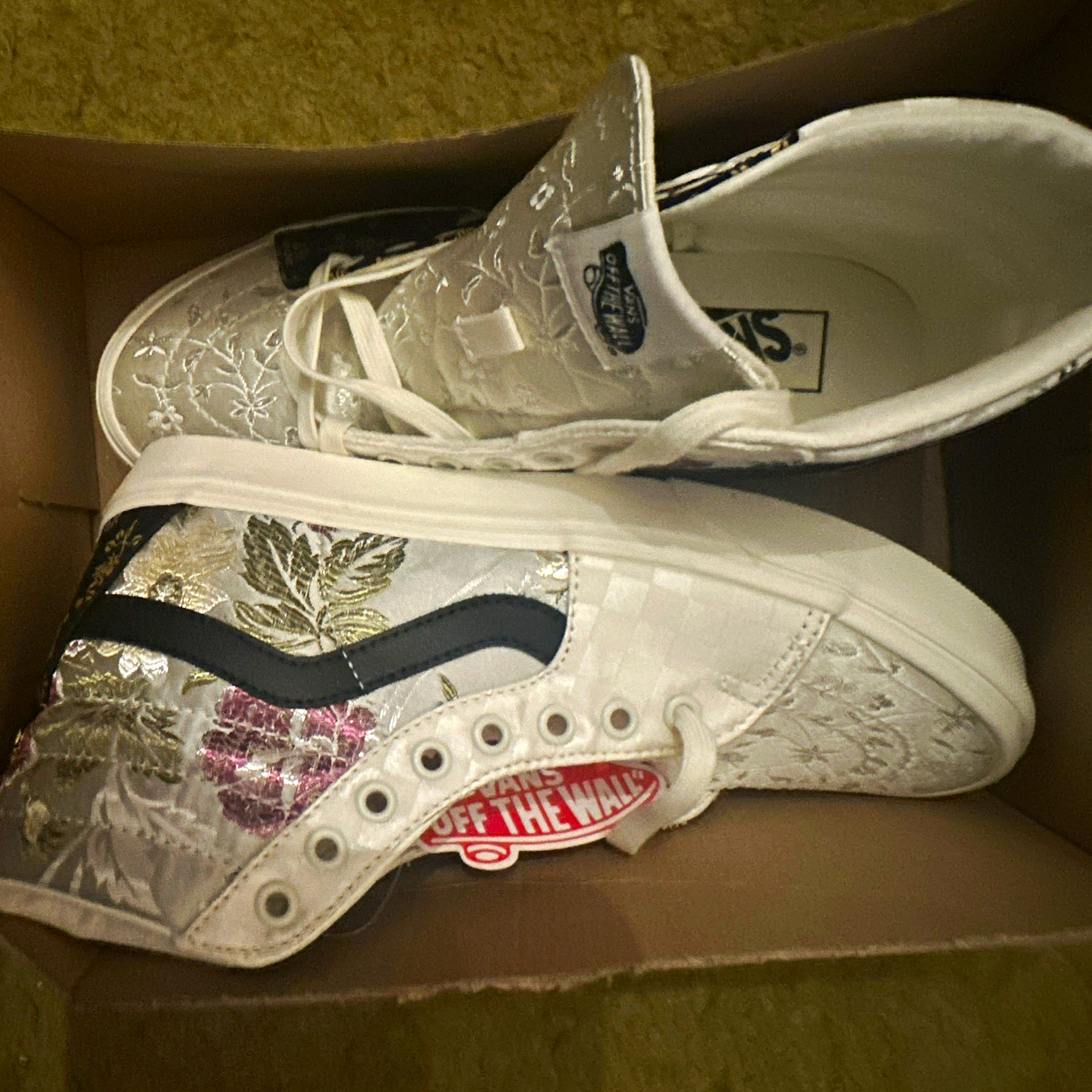 VANS SK8 White Canvas Unisex Adults Athletic Sneaker New with Box VANS SK8 White Canvas Unisex Adults Athletic Sneaker New with Box