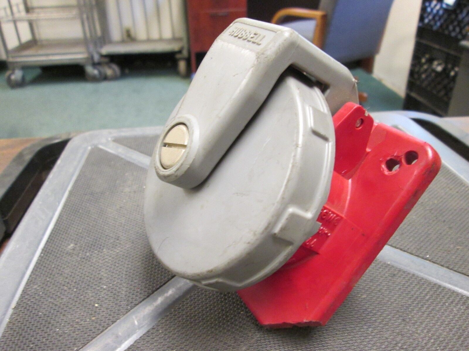Hubbell Receptacle 516R6W 16A 220/380VAC 3P 5W Watertight Used Hubbell Receptacle 516R6W 16A 220/380VAC 3P 5W Watertight Used