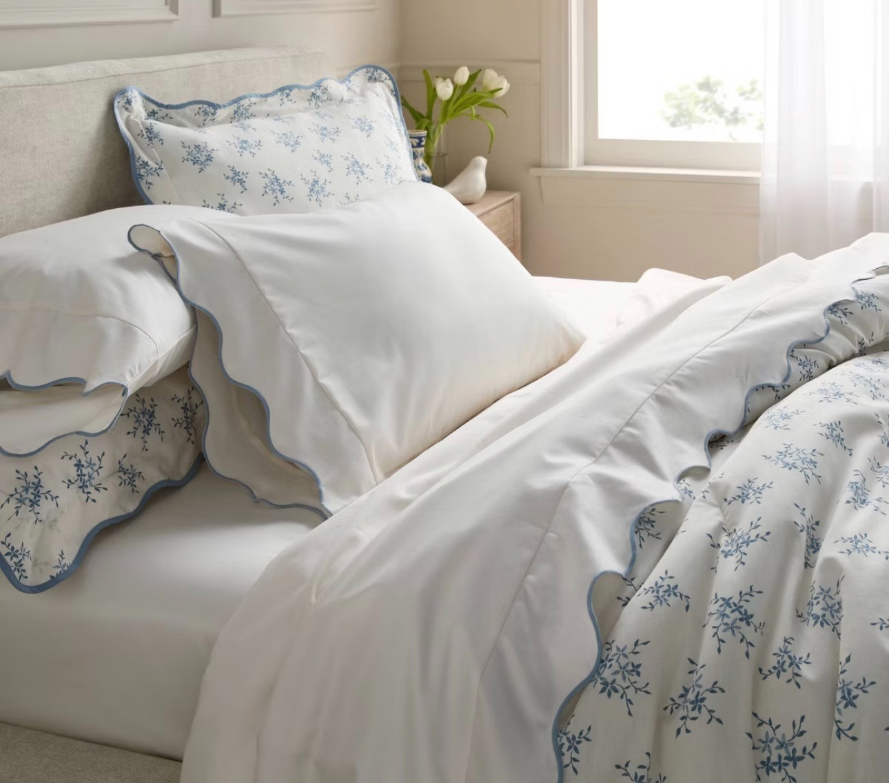 4 pc Threshold Performance 400 TC Embroidery Scalloped Hem Queen Sheet Set NIP