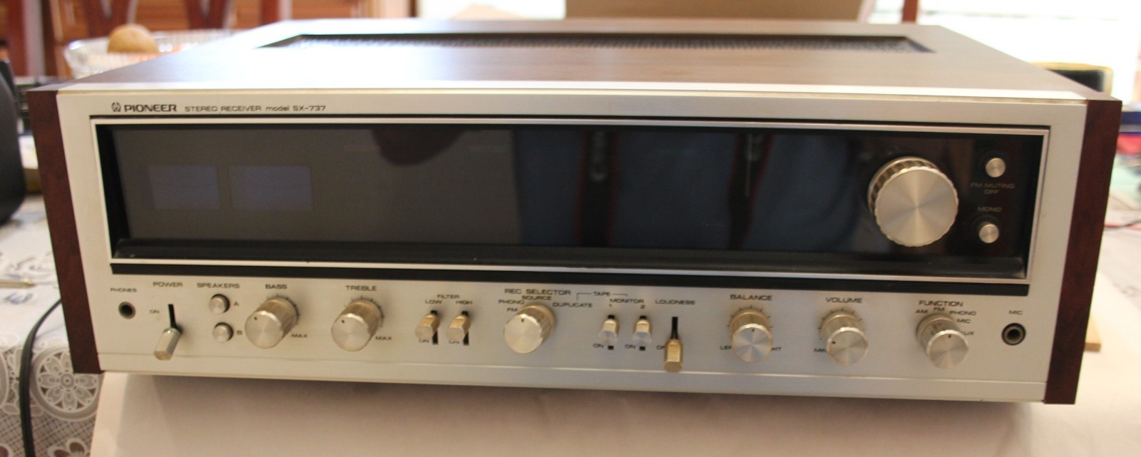 Vintage Pioneer Model SX-737 AM/FM Stereo Receiver
