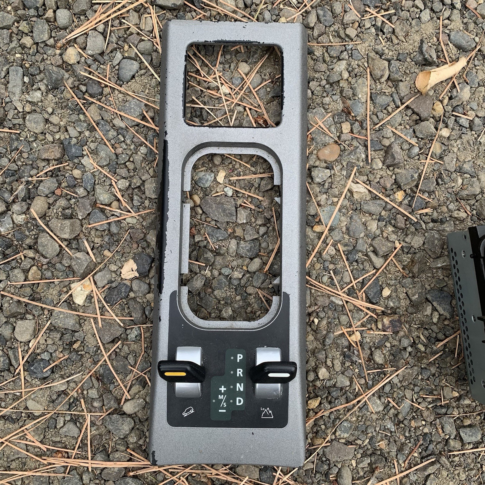 2003 04 2005 LAND ROVER RANGE ROVER SHIFTER TRIM HIGH LOW SWITCHES FJV000264LYU 2003 04 2005 LAND ROVER RANGE ROVER SHIFTER TRIM HIGH LOW SWITCHES FJV000264LYU