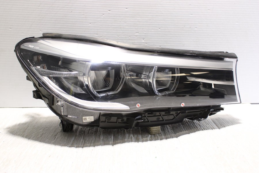 2016-2019 BMW 750i LED Right Side Adaptive Headlight Assembly OEM 63117408712