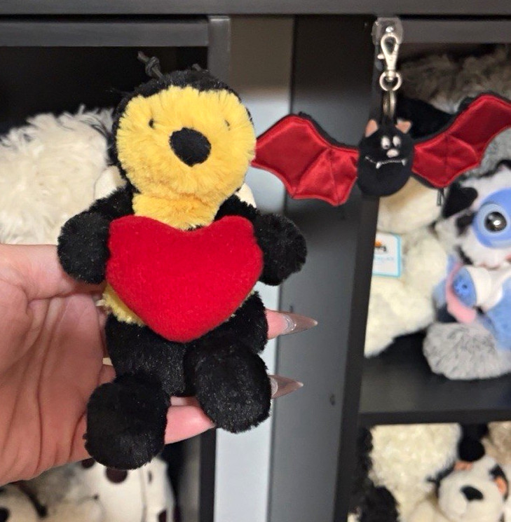 Jellycat Tiny Bee w/ Heart 