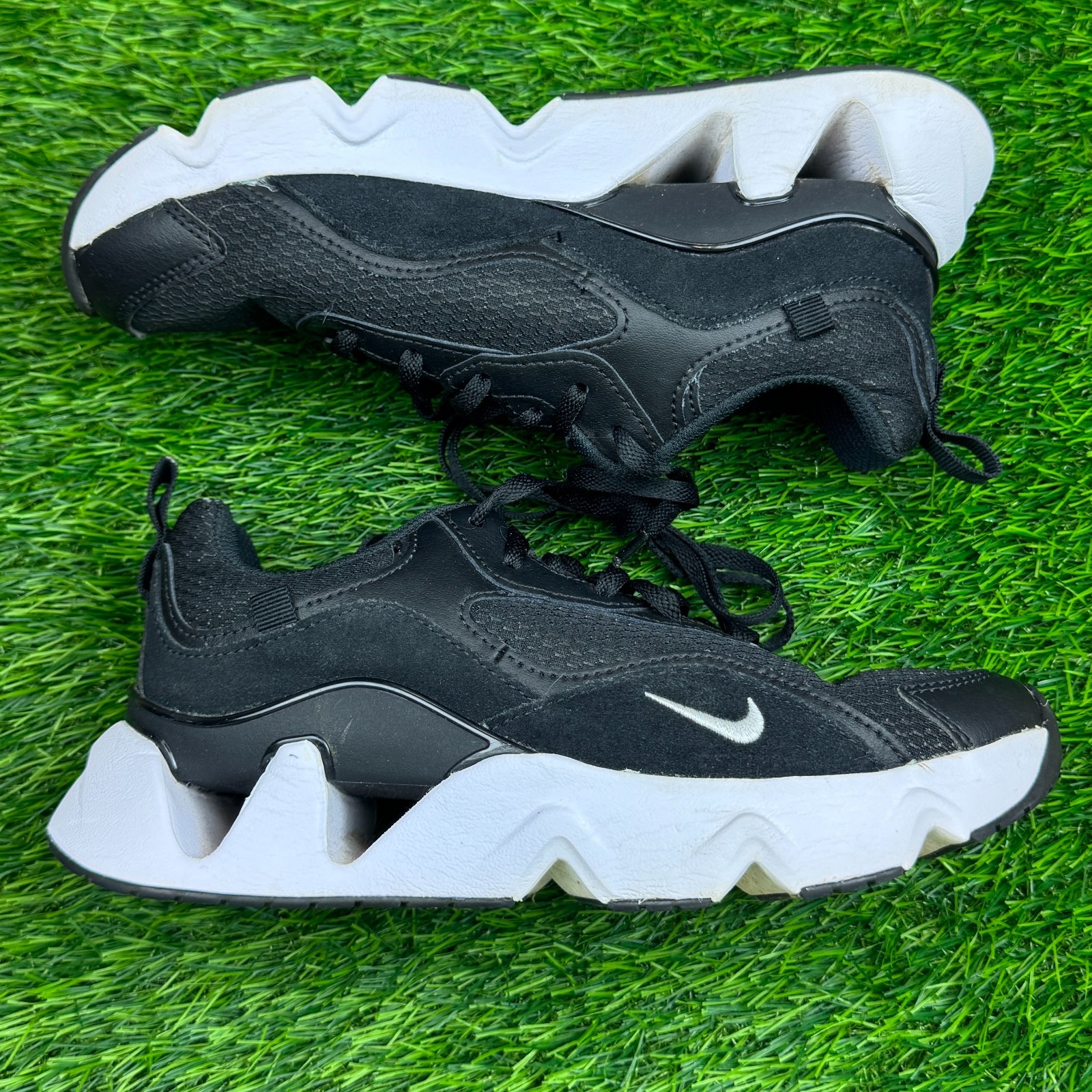 Nike Ryz 365 Womens Size 6 Medium B Black White Running Trainer Sneakers Shoes