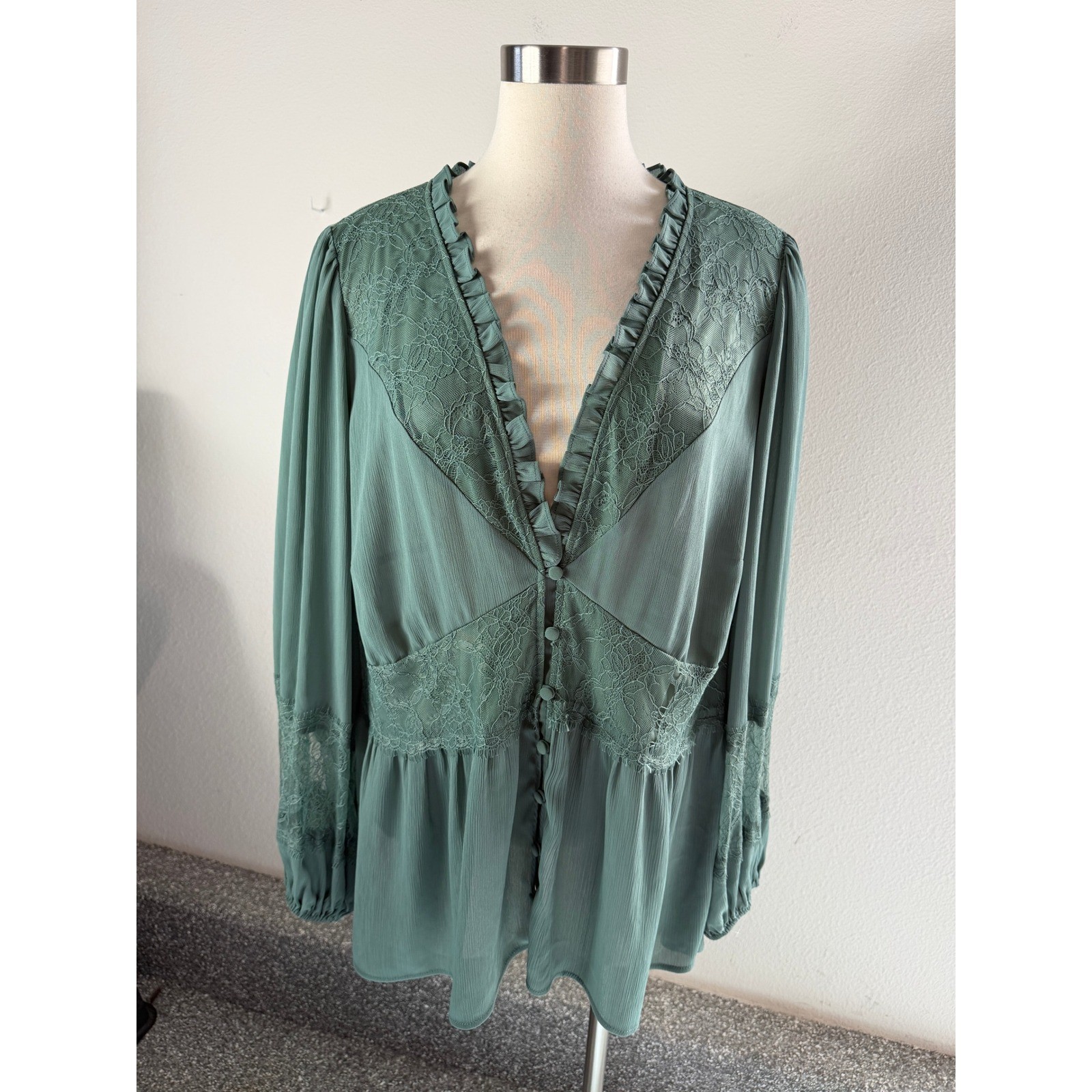 Torrid Womens Plus 2X Green Lace Trim Ruffle V Neck Peplum Blouse Long Sleeve