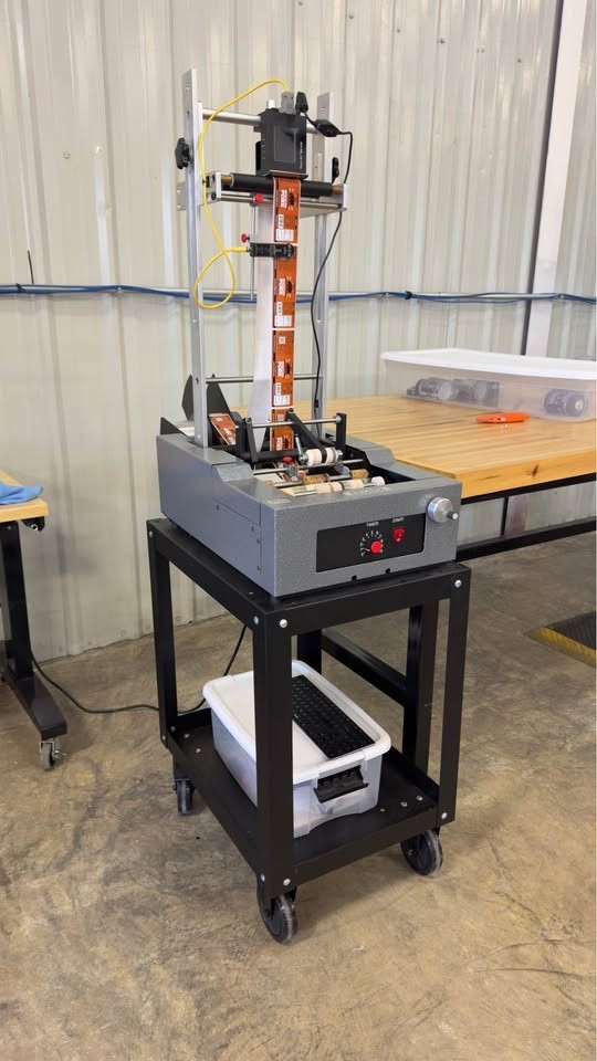 Semi-Auto Labeler with Integrated Smart-Jet Blue Coder Semi-Auto Labeler with Integrated Smart-Jet Blue Coder