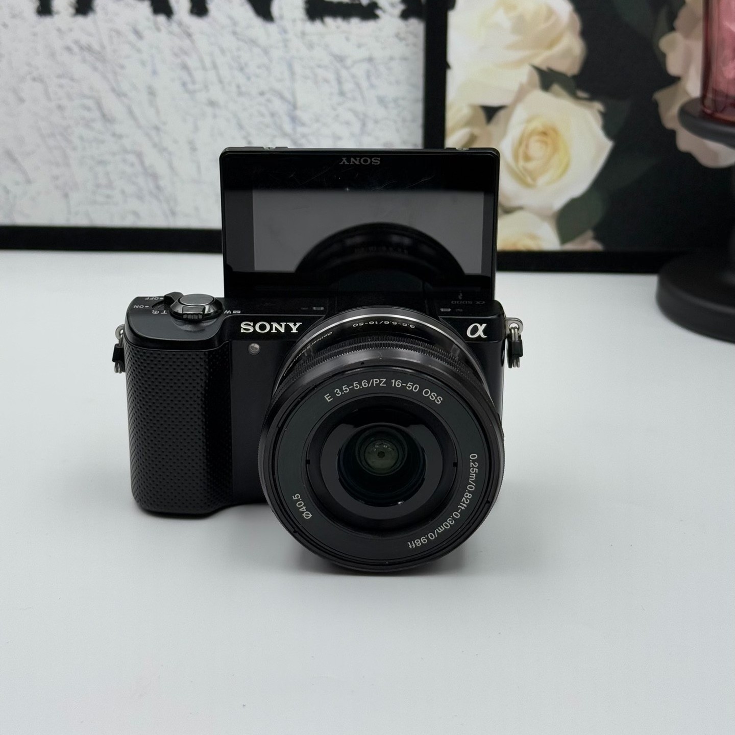 Sony Alpha A5000 Mirrorless Camera w/ 16-50mm lens 20.1MP Tiltable Screen- Black